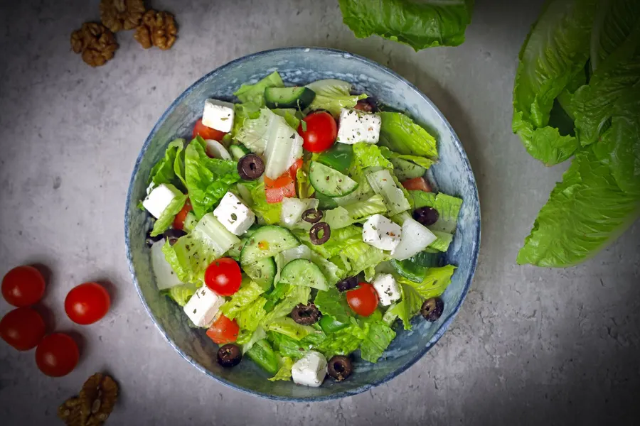 Grčka salata u zdjeli, odozgo